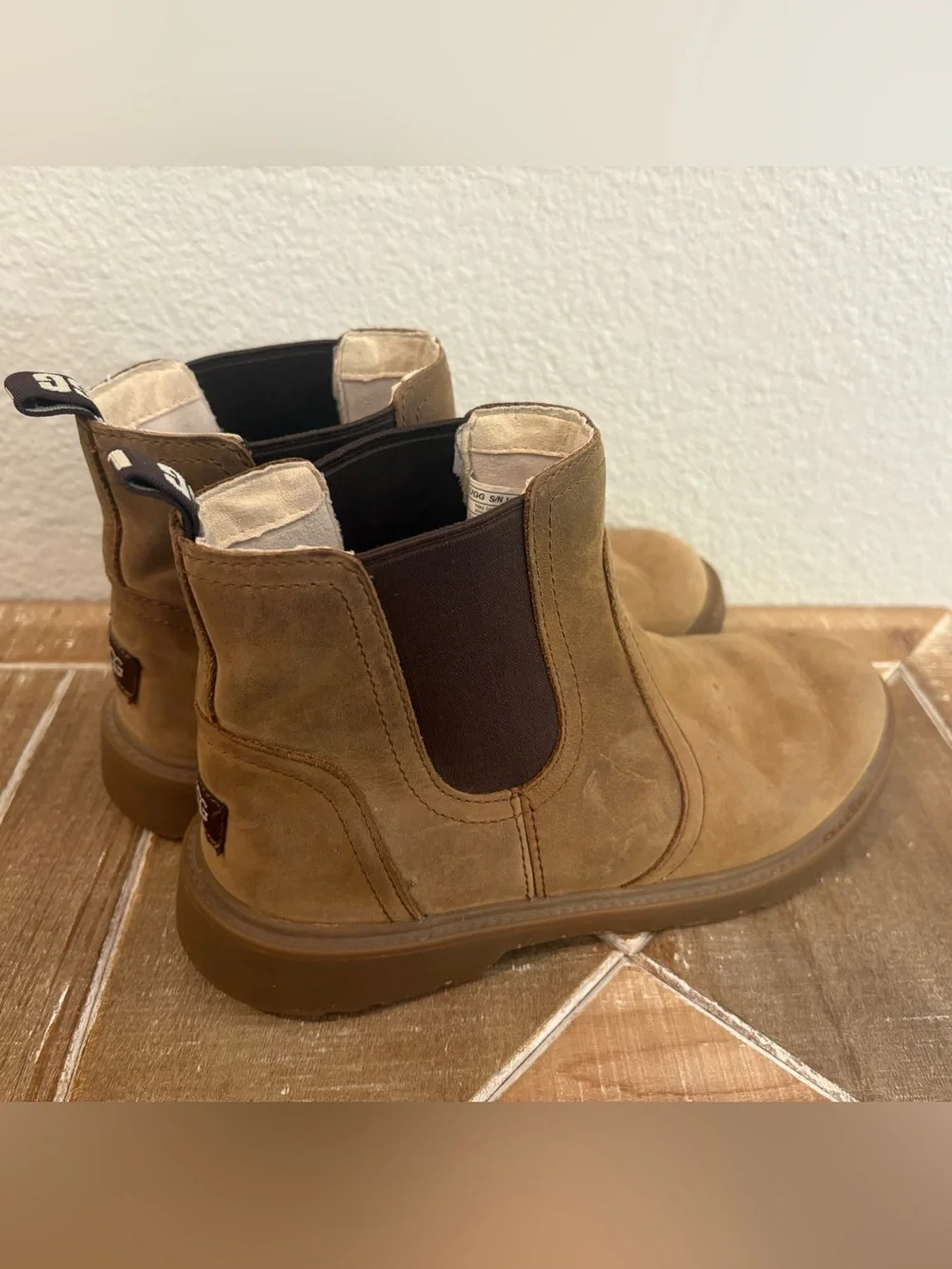 Ugg Kids Bolden Chelsea Weather Boots Size 4 Youth Waterproof Chestnut Brown